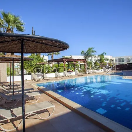 New Beautiful Sea View 2 Bdrm Flat With Pool! *
