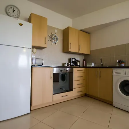 דירה New Beautiful Sea View 2 Bdrm Flat With Pool! פאראלימני